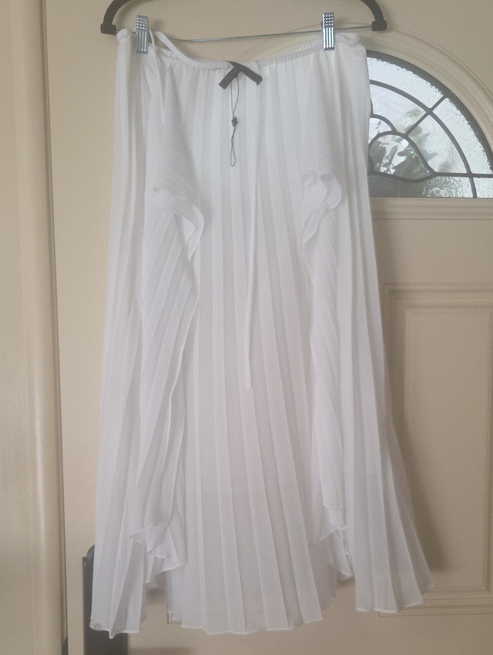 BCBGMaxAzria White Pleated A-Line Skirt